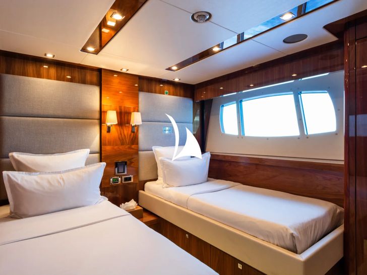 MAORO Sunseeker Predator 115 - twin cabin MAORO Sunseeker Predator 115 - twin cabin