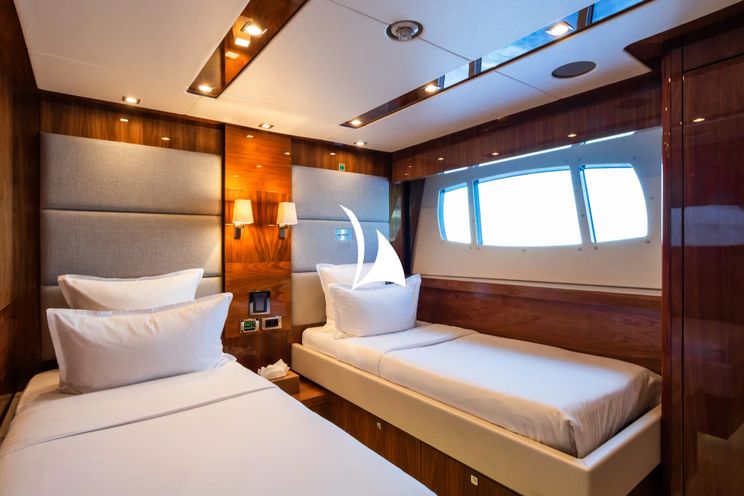 Charter Yacht MAORO - Sunseeker Predator 115 - 5 Cabins - Monaco - St Tropez - Cannes - Nice - Antibes - French Riviera