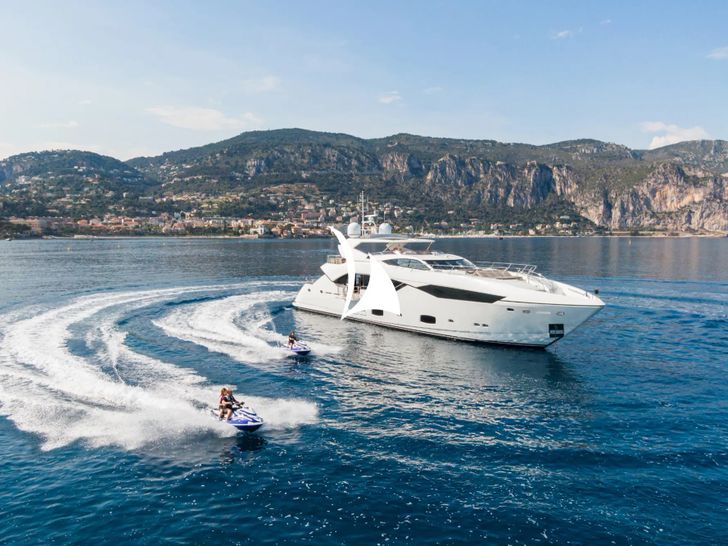 MAORO Sunseeker Predator 115 - with the jet skis MAORO Sunseeker Predator 115 - with the jet skis