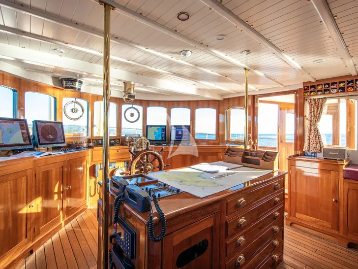 MARALA Camper&Nicholsons 58m - cockpit MARALA Camper&Nicholsons 58m - cockpit