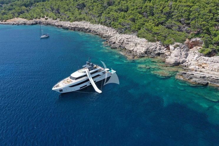 Charter Yacht MARIA THERESA - Ferretti Custom Line Navetta 33 - 5 Cabins - Monaco - Cannes - St. Tropez - French Riviera