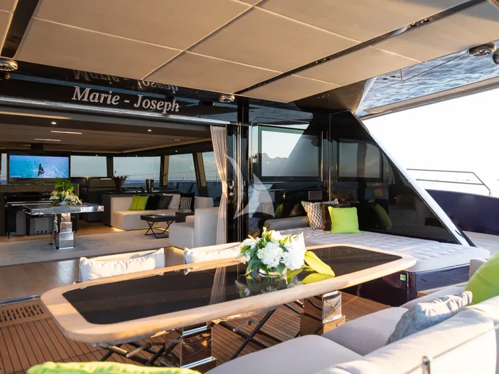 MARIE JOSEPH Sunreef 80 Eco - aft deck alfresco dining table MARIE JOSEPH Sunreef 80 Eco - aft deck alfresco dining table