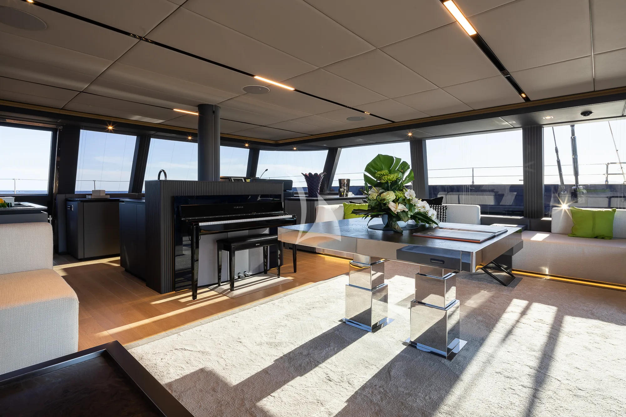 MARIE JOSEPH Sunreef 80 Eco - main saloon center table