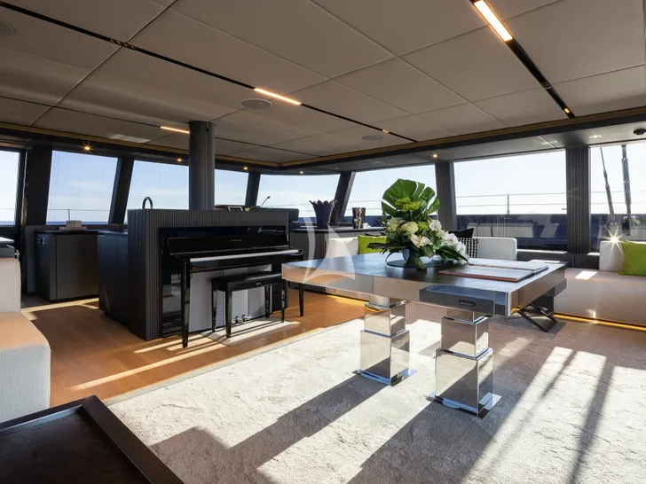 MARIE JOSEPH Sunreef 80 Eco - main saloon center table MARIE JOSEPH Sunreef 80 Eco - main saloon center table