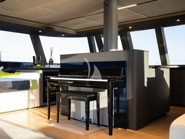 MARIE JOSEPH Sunreef 80 Eco - main saloon piano MARIE JOSEPH Sunreef 80 Eco - main saloon piano
