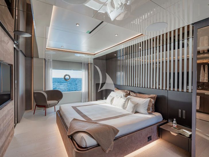 MARICAN FOREVER Ferretti Custom Line 106 - master cabin MARICAN FOREVER Ferretti Custom Line 106 - master cabin