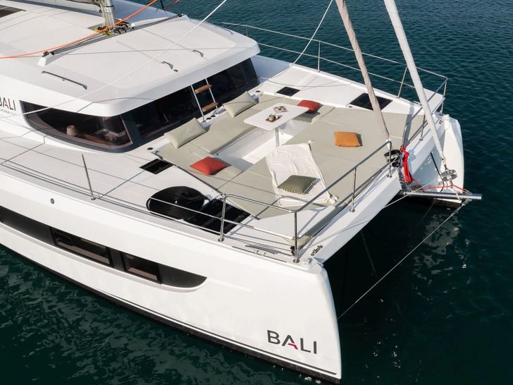 MARIE Bali Catsmart foredeck