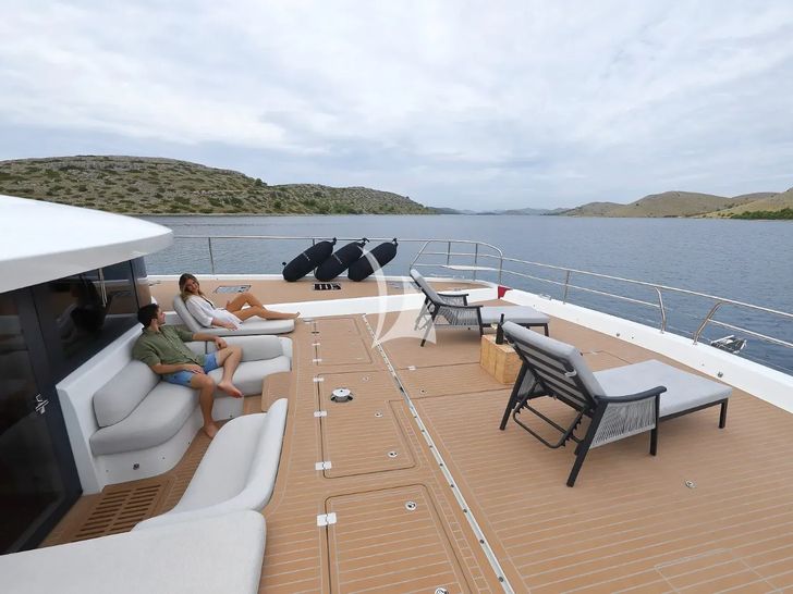 MASTERMIND Lagoon Sixty 7 - foredeck lounge MASTERMIND Lagoon Sixty 7 - foredeck lounge
