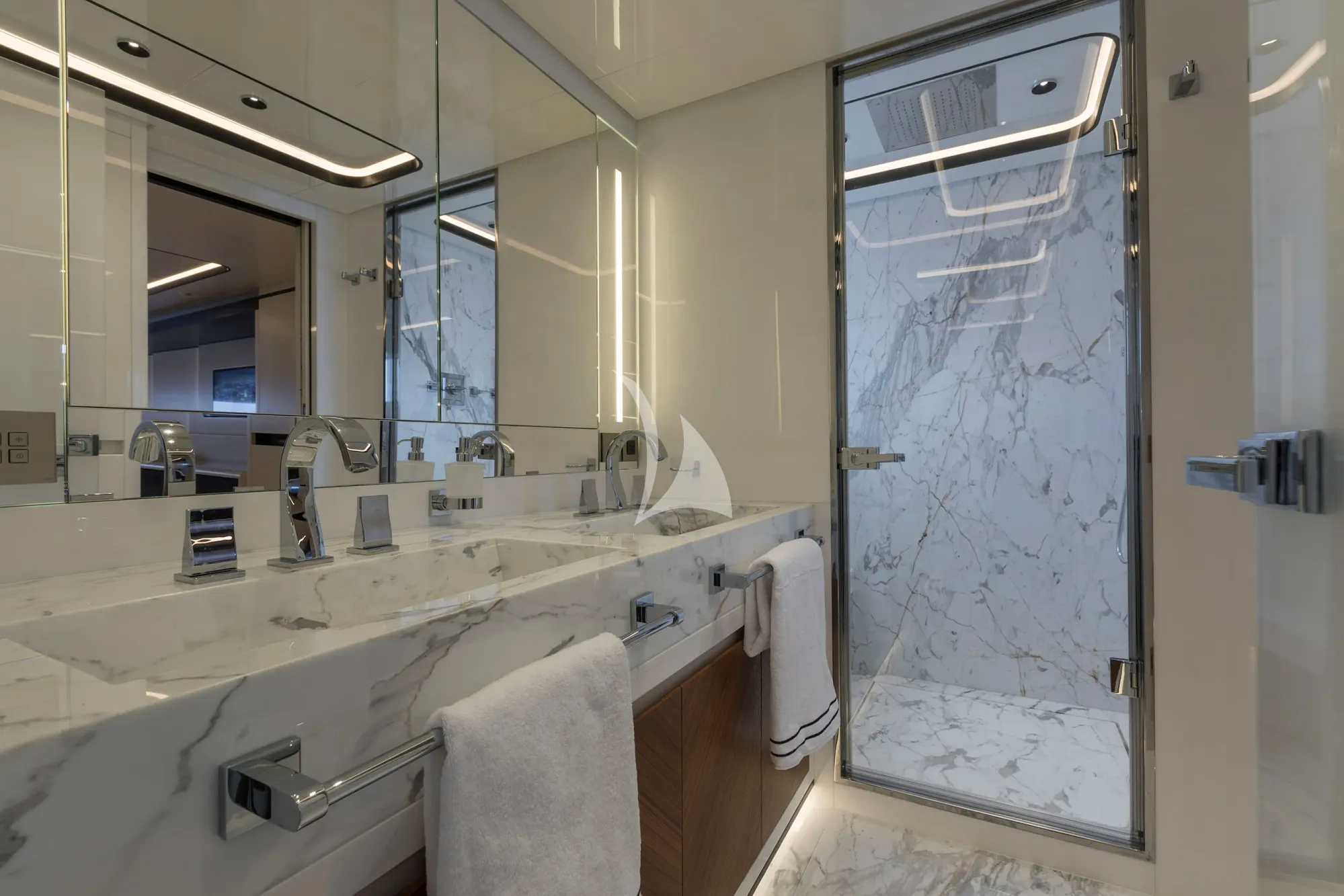 Charter Yacht MAVERICK - Mangusta Oceano 50 - 6 Cabins - Nassau - Exumas - Bahamas