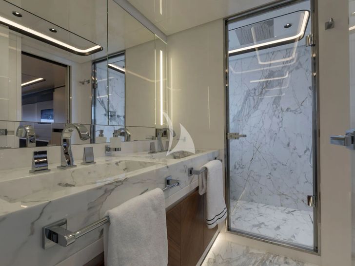 MAVERICK Mangusta Oceano 50 - VIP cabin 1 bathroom MAVERICK Mangusta Oceano 50 - VIP cabin 1 bathroom