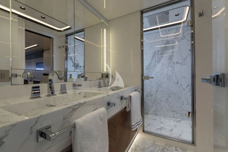 Charter Yacht MAVERICK - Mangusta Oceano 50 - 6 Cabins - Nassau - Exumas - Bahamas