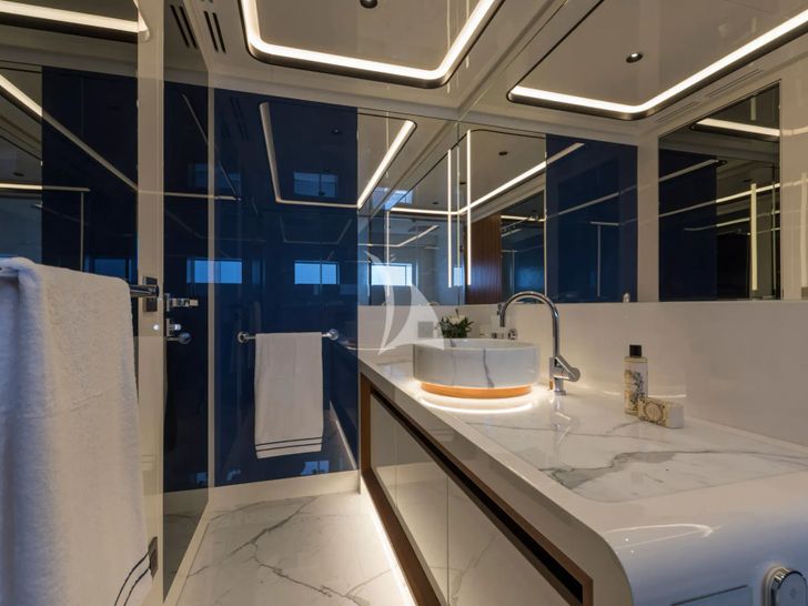MAVERICK Mangusta Oceano 50 - VIP cabin 2 bathroom MAVERICK Mangusta Oceano 50 - VIP cabin 2 bathroom
