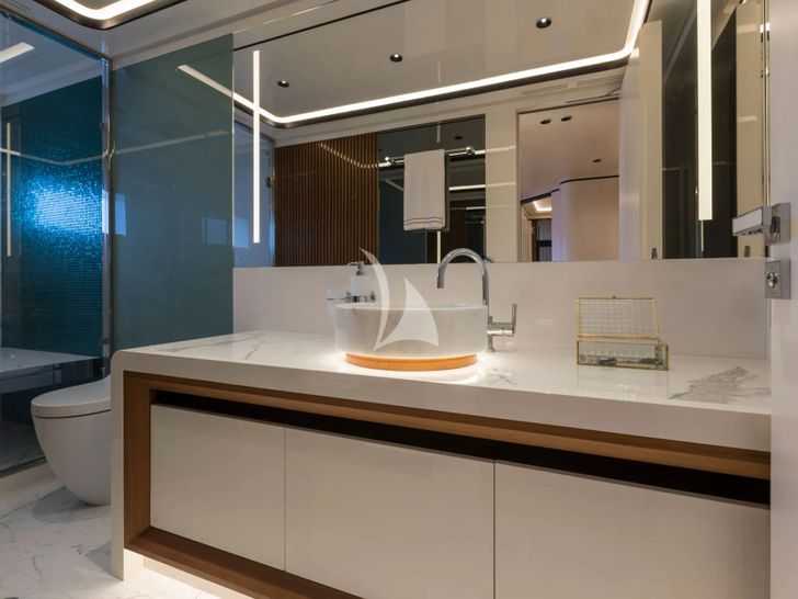 MAVERICK Mangusta Oceano 50 - VIP cabin 3 bathroom MAVERICK Mangusta Oceano 50 - VIP cabin 3 bathroom