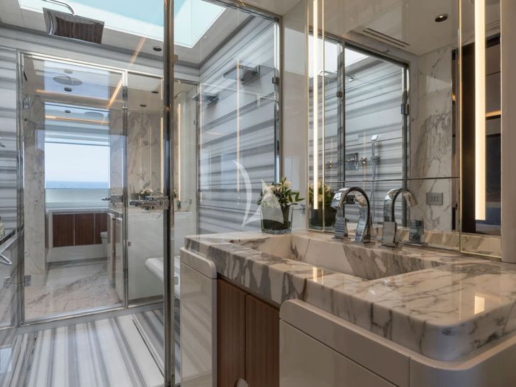 MAVERICK Mangusta Oceano 50 - master cabin bathroom MAVERICK Mangusta Oceano 50 - master cabin bathroom