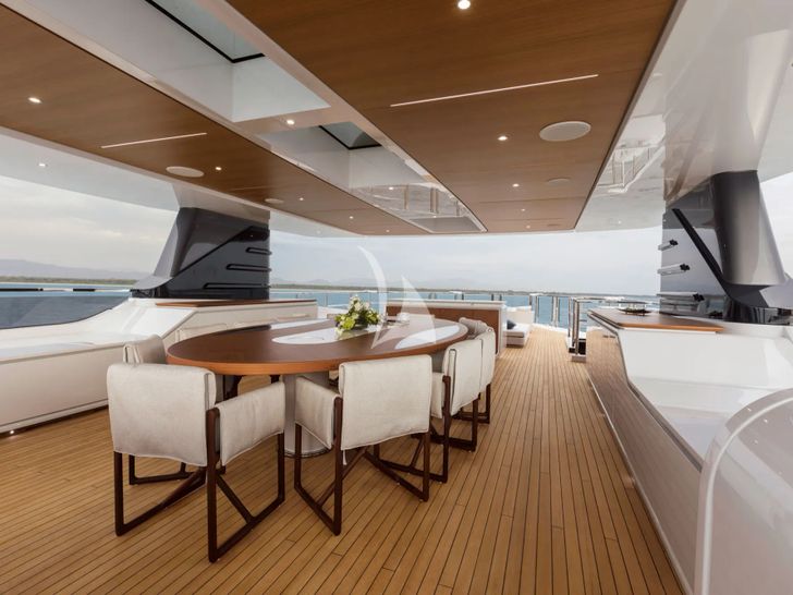 MAVERICK Mangusta Oceano 50 - sundeck dining area MAVERICK Mangusta Oceano 50 - sundeck dining area