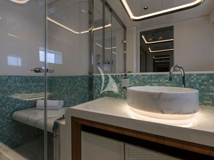 MAVERICK Mangusta Oceano 50 - twin cabin 1 bathroom MAVERICK Mangusta Oceano 50 - twin cabin 1 bathroom