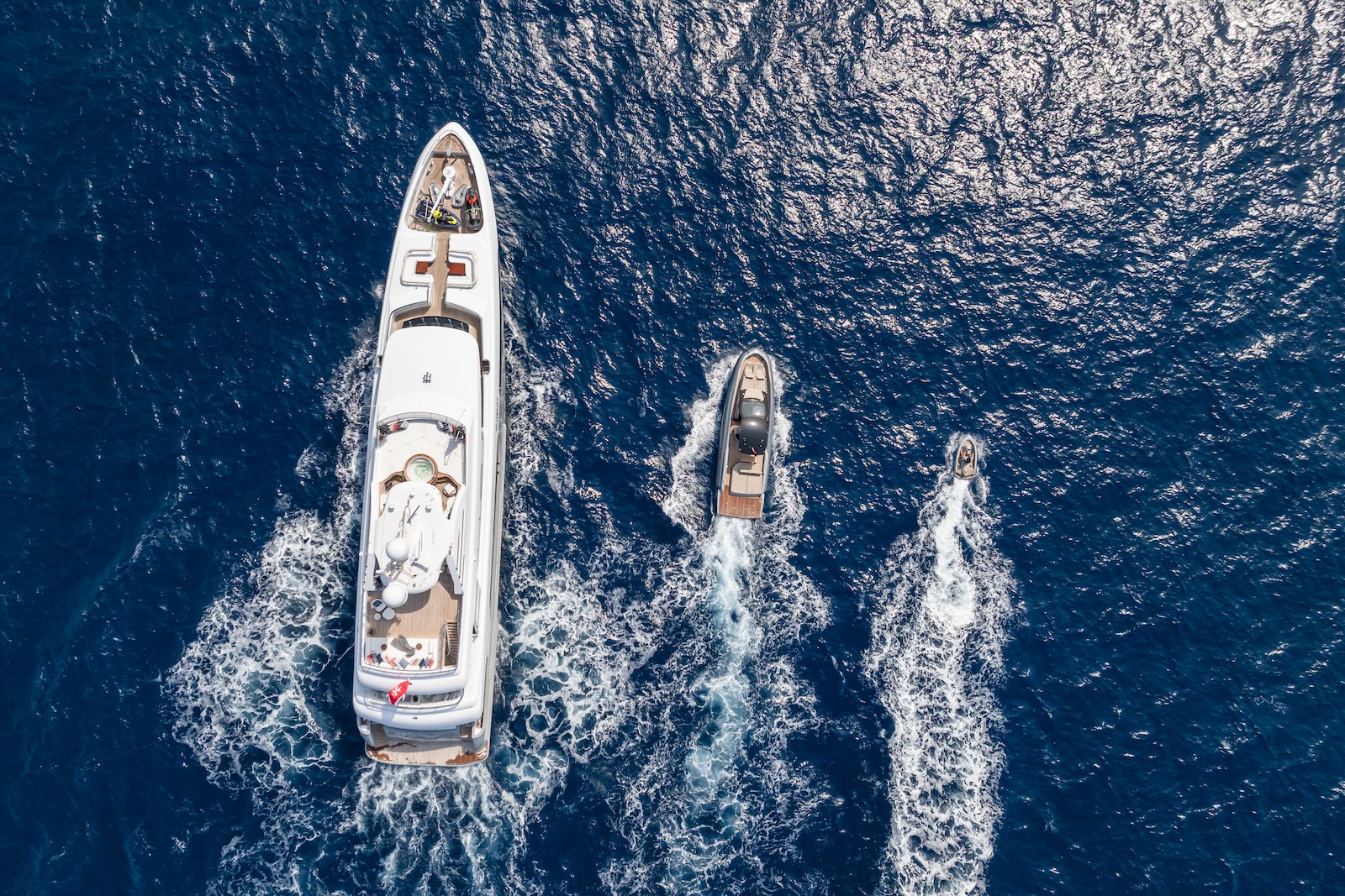 MAXIMILIAN MMIV Sunrise 45 - top shot cruising