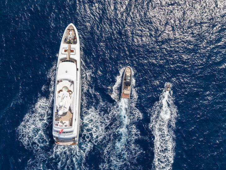 MAXIMILIAN MMIV Sunrise 45 - top shot cruising MAXIMILIAN MMIV Sunrise 45 - top shot cruising