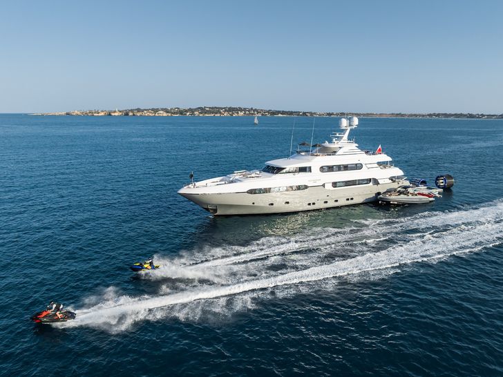 MAXIMILIAN MMIV Sunrise 45 - with the jet skis MAXIMILIAN MMIV Sunrise 45 - with the jet skis