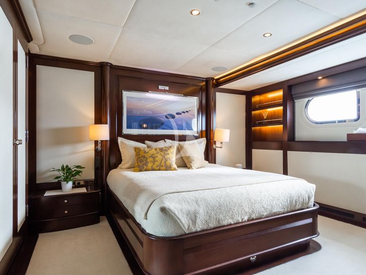 MAXIMILIAN MMIV Sunrise 45 VIP cabin 1 MAXIMILIAN MMIV Sunrise 45 VIP cabin 1