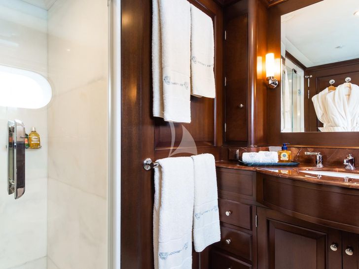 MAXIMILIAN MMIV Sunrise 45 VIP cabin 2 shower area MAXIMILIAN MMIV Sunrise 45 VIP cabin 2 shower area