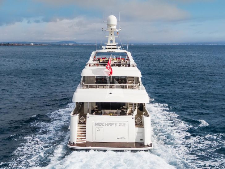 MAXIMILIAN MMIV Sunrise 45 cruising stern view MAXIMILIAN MMIV Sunrise 45 cruising stern view