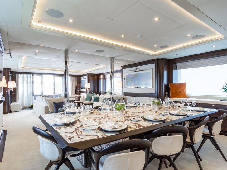 MAXIMILIAN MMIV Sunrise 45 indoor dining area MAXIMILIAN MMIV Sunrise 45 indoor dining area