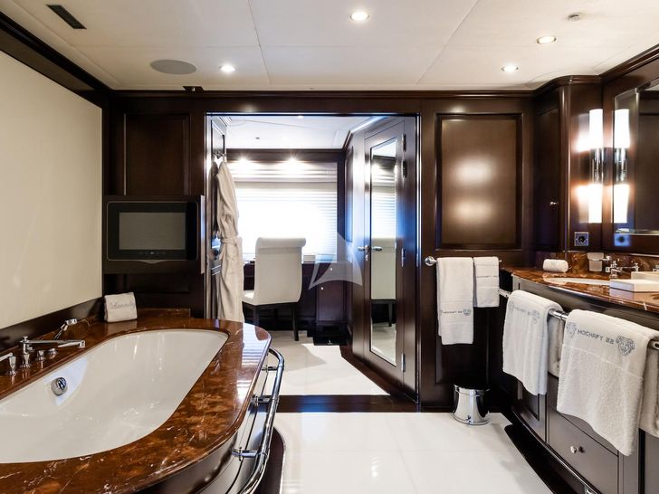 MAXIMILIAN MMIV Sunrise 45 master cabin bathroom MAXIMILIAN MMIV Sunrise 45 master cabin bathroom