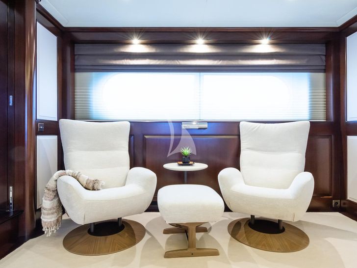 MAXIMILIAN MMIV Sunrise 45 master cabin seating area MAXIMILIAN MMIV Sunrise 45 master cabin seating area