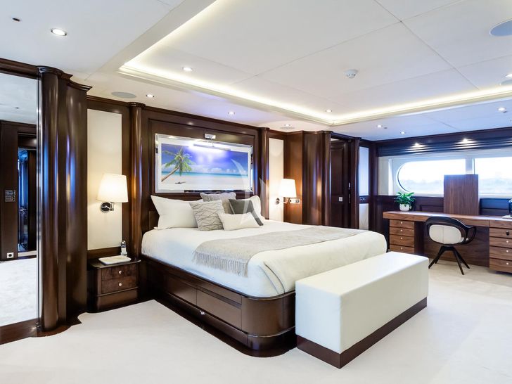 MAXIMILIAN MMIV Sunrise 45 master cabin MAXIMILIAN MMIV Sunrise 45 master cabin