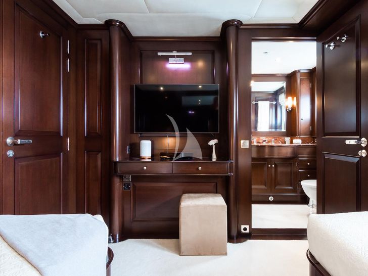 MAXIMILIAN MMIV Sunrise 45 twin cabin 2 TV MAXIMILIAN MMIV Sunrise 45 twin cabin 2 TV