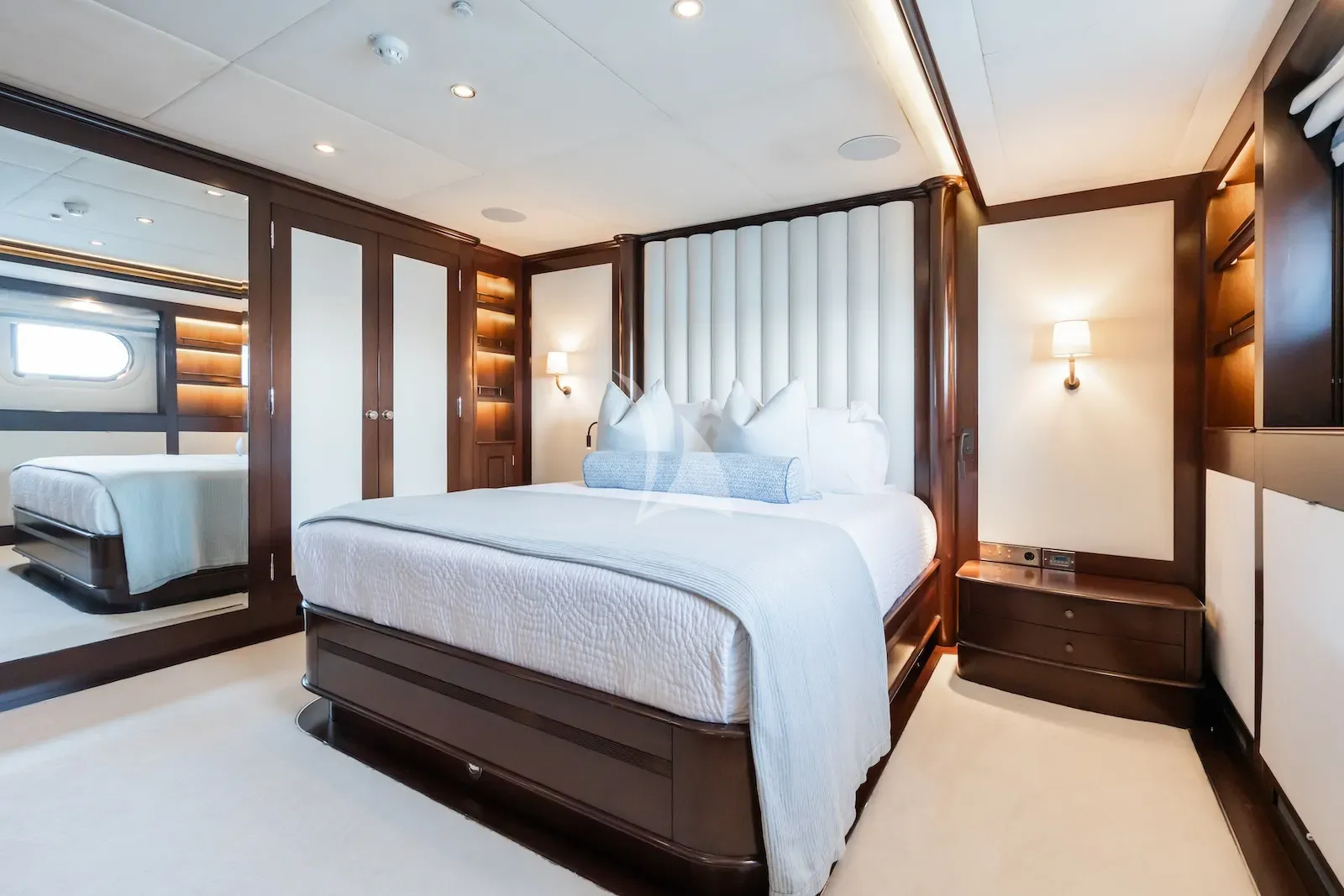 MAXIMILIAN MMIV Sunrise 45 - VIP cabin 1