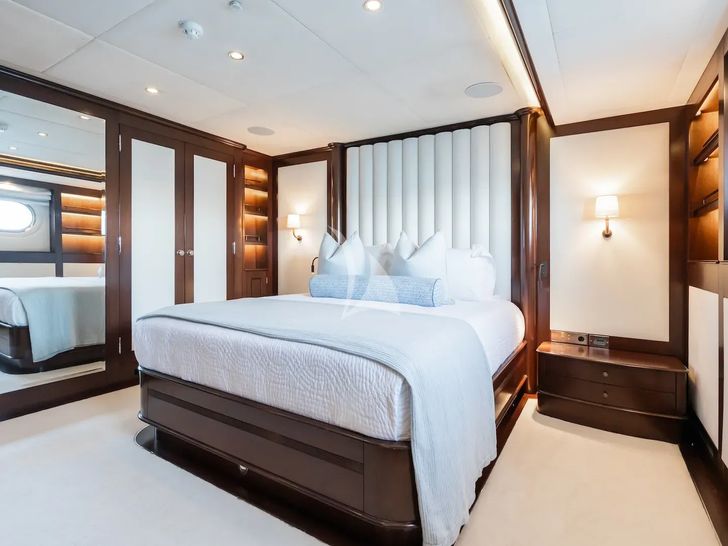 MAXIMILIAN MMIV Sunrise 45 - VIP cabin 1 MAXIMILIAN MMIV Sunrise 45 - VIP cabin 1