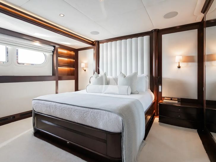 MAXIMILIAN MMIV Sunrise 45 - VIP cabin 2 MAXIMILIAN MMIV Sunrise 45 - VIP cabin 2