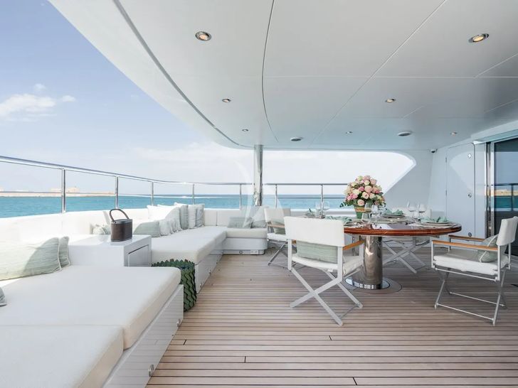 MAXIMILIAN MMIV Sunrise 45 - main aft deck MAXIMILIAN MMIV Sunrise 45 - main aft deck