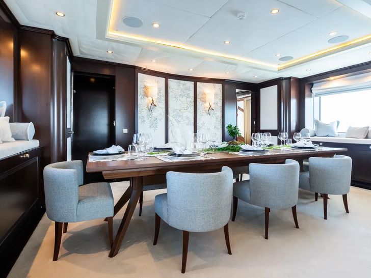 MAXIMILIAN MMIV Sunrise 45 - main dining area MAXIMILIAN MMIV Sunrise 45 - main dining area