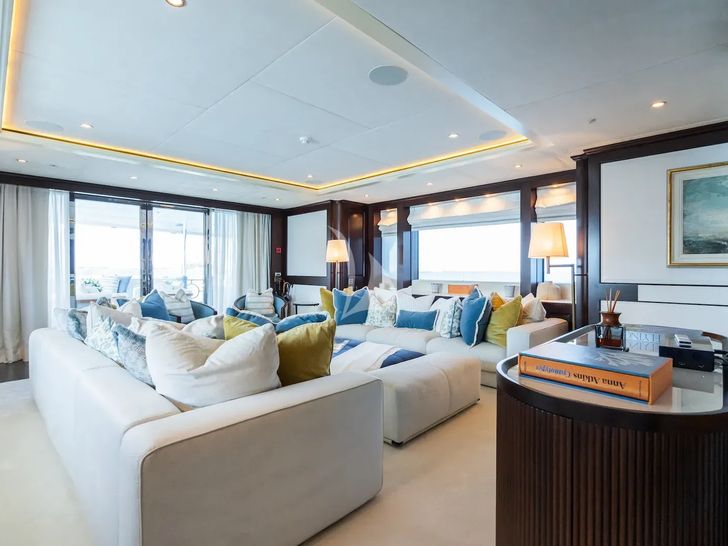 MAXIMILIAN MMIV Sunrise 45 - main saloon MAXIMILIAN MMIV Sunrise 45 - main saloon