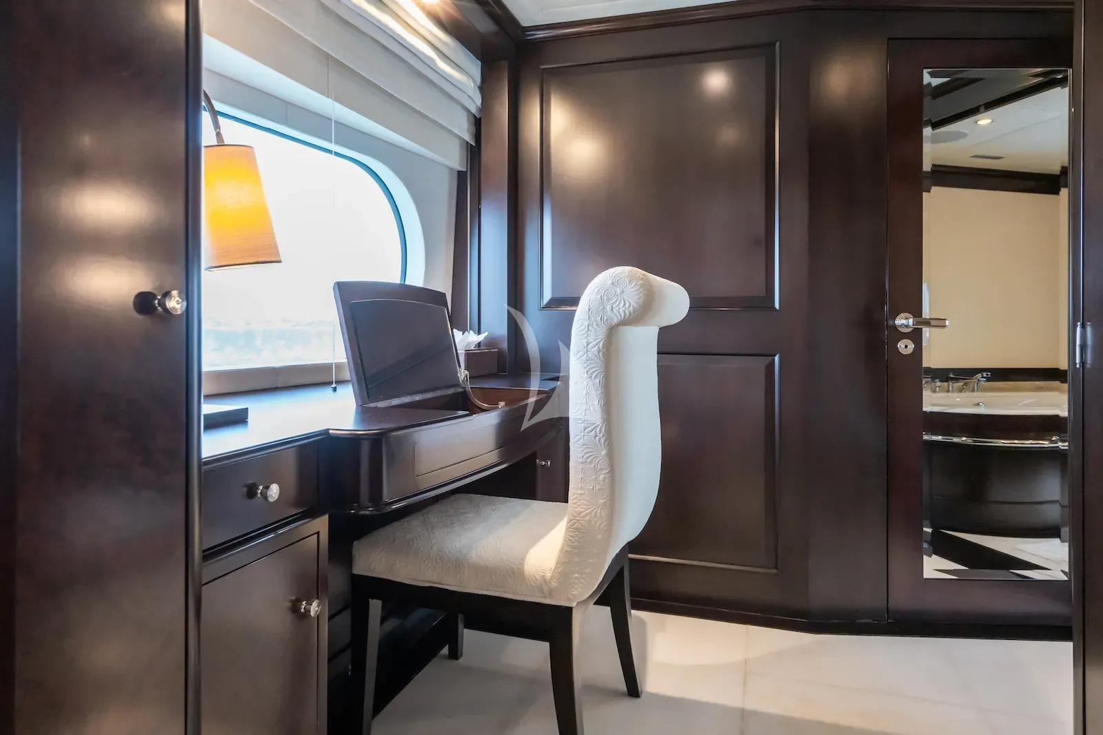 MAXIMILIAN MMIV Sunrise 45 - master cabin vanity