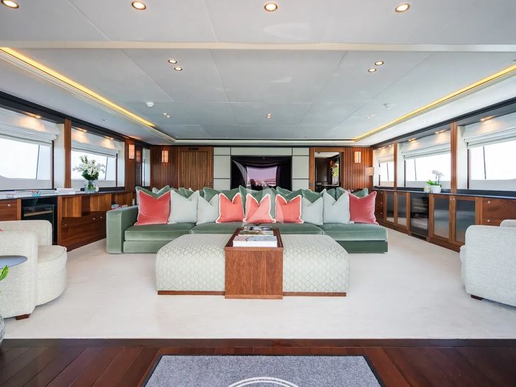 MAXIMILIAN MMIV Sunrise 45 - sky lounge MAXIMILIAN MMIV Sunrise 45 - sky lounge