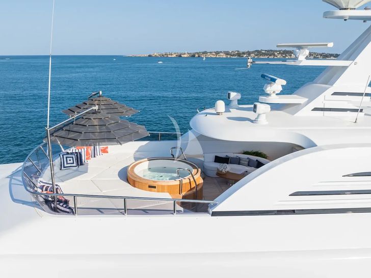 MAXIMILIAN MMIV Sunrise 45 - sundeck jacuzzi and sunbathing area MAXIMILIAN MMIV Sunrise 45 - sundeck jacuzzi and sunbathing area