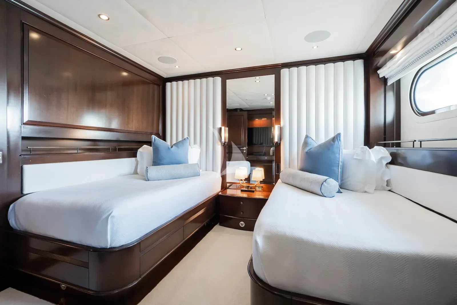 MAXIMILIAN MMIV Sunrise 45 - twin cabin 1
