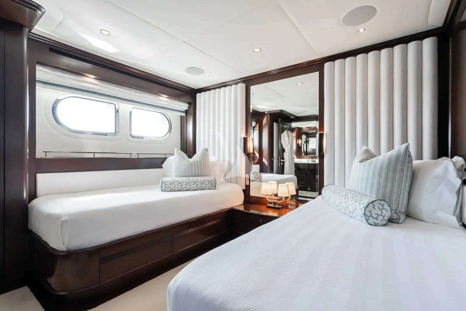 MAXIMILIAN MMIV Sunrise 45 - twin cabin 2