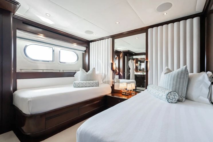 Charter Yacht MAXIMILIAN MMIV - Sunrise 45 - 5 Cabins - Athens - Mykonos - Paros - Cyclades - Greece