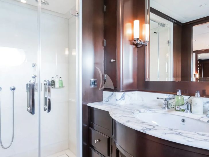 MAXIMILIAN MMIV Sunrise 45 - twin cabin bathroom MAXIMILIAN MMIV Sunrise 45 - twin cabin bathroom