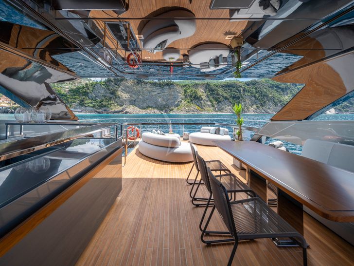 MAXIMUM Riva Corsaro 100 Cabins MAXIMUM Riva Corsaro 100 Cabins