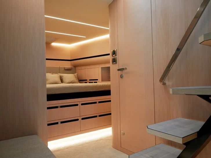 MED 42 - cabin 2 entrance MED 42 - cabin 2 entrance