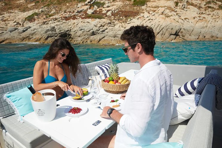 Charter Yacht MED42 - St Tropez Day Charter Yacht - Cannes - Monaco - French Riviera