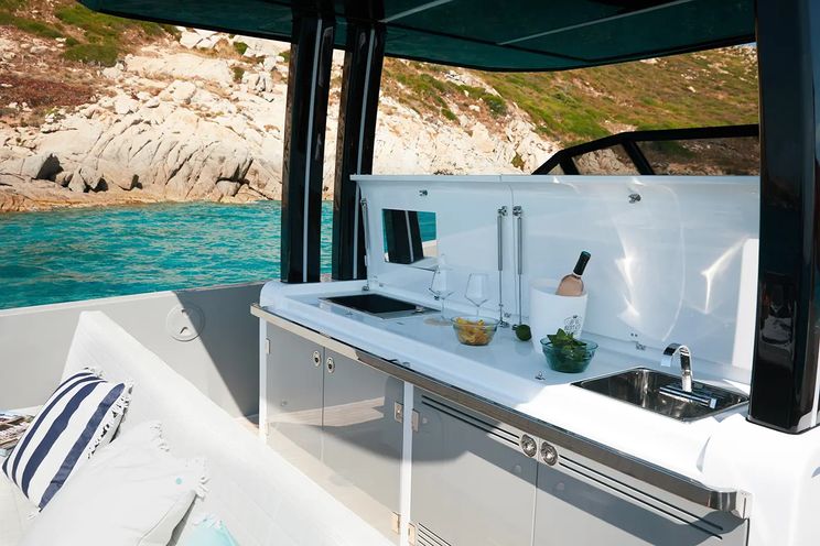 Charter Yacht MED42 - St Tropez Day Charter Yacht - Cannes - Monaco - French Riviera