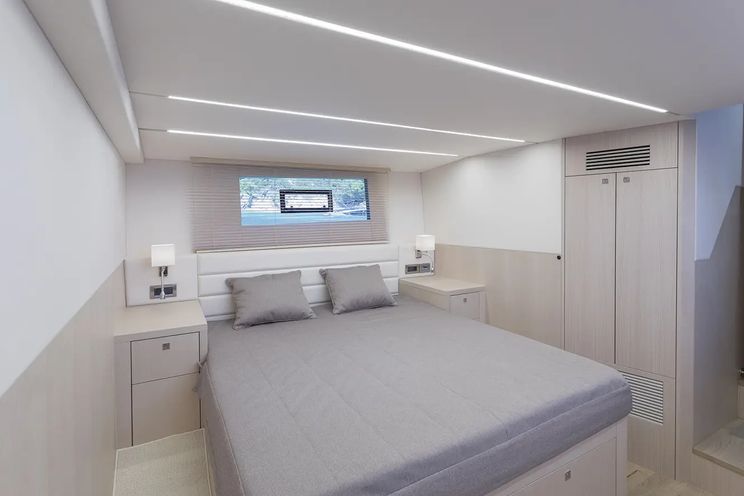 Charter Yacht SANTA MANZA - MED52 - St Tropez Day Charter Yacht - Cannes - Monaco - French Riviera