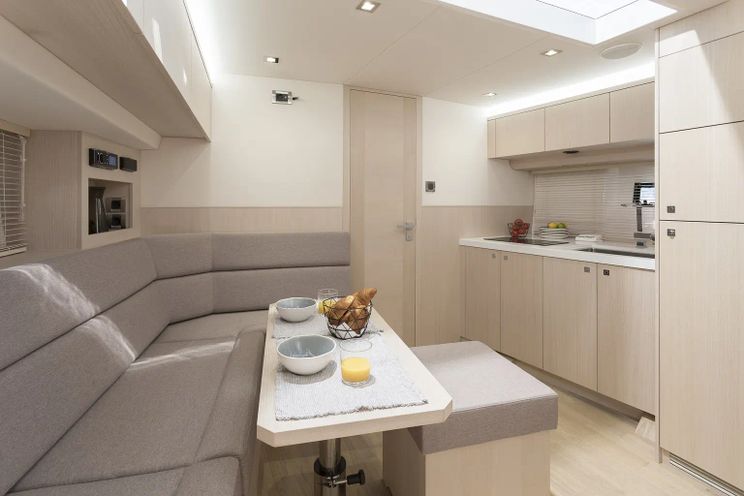 Charter Yacht SANTA MANZA - MED52 - St Tropez Day Charter Yacht - Cannes - Monaco - French Riviera